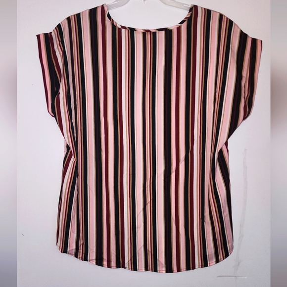 NWT Speed Limit MPH Casual Top with Button Details - Picture 5 of 5